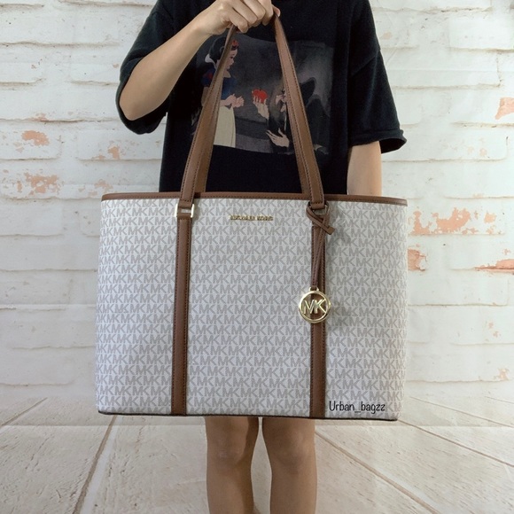 Michael Kors Handbags - Michael Kors Sady Large Tote